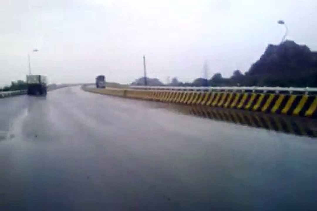 HOT DANCE OF ASIS ON BRIDGE | LEAKED |