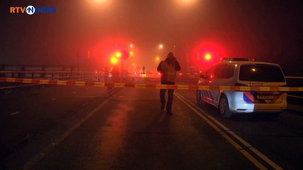 Schip ramt Borgbrug in Eemskanaal - RTV Noord