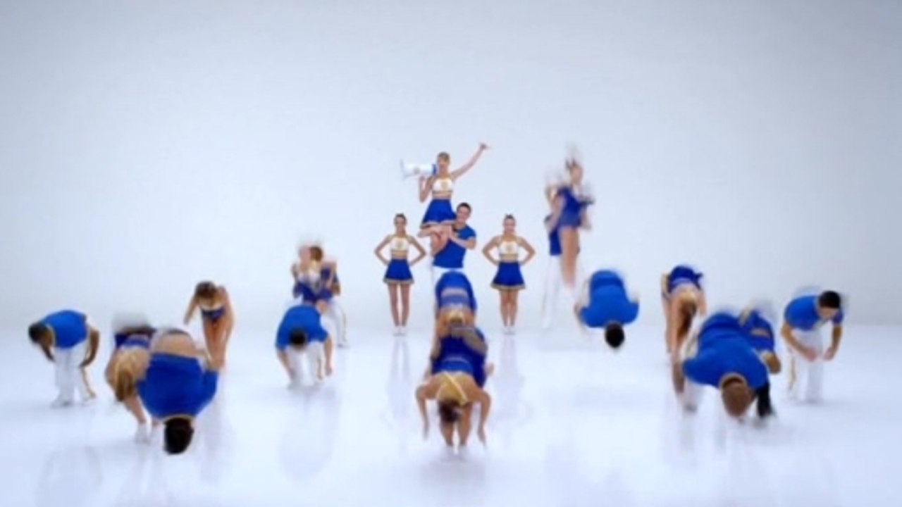 Taylor Swift sells over a million copies of "1989," tops album charts