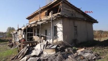 Farelerin İstila Ettiği Gecekondudaki Aileye Sıcak Yuva