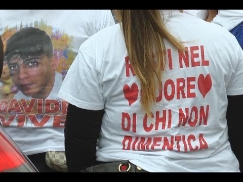 Napoli - Giustizia per Davide Bifolco e Stefano Cucchi , sit-in davanti tribunale -2- (05.11.14)