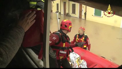 Carrara - Maltempo, esonda il torrente -1- (05.11.14)