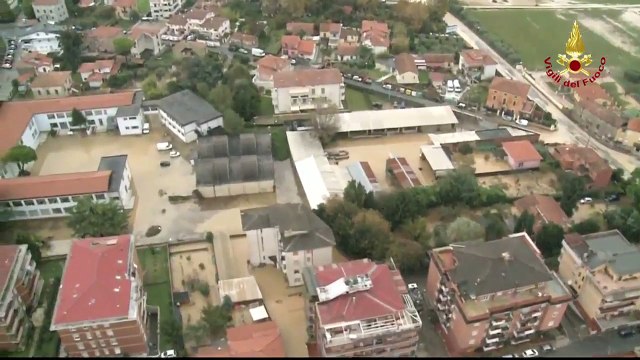 Carrara - Maltempo, esonda il torrente -2- (05.11.14)