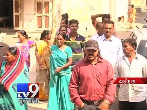 Lady dupes 300 people on pretext of government loan, Vadodara Part 2 - Tv9 Gujarati