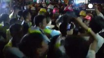 اشتباكات بين المتظاهرين وشرطة هونغ كونغ