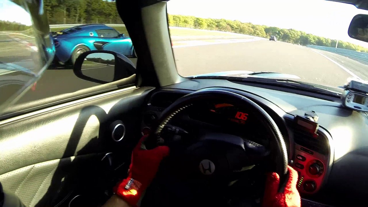 Honda S2000 vs Lotus Exige Dijon Prenois 26 10 2014
