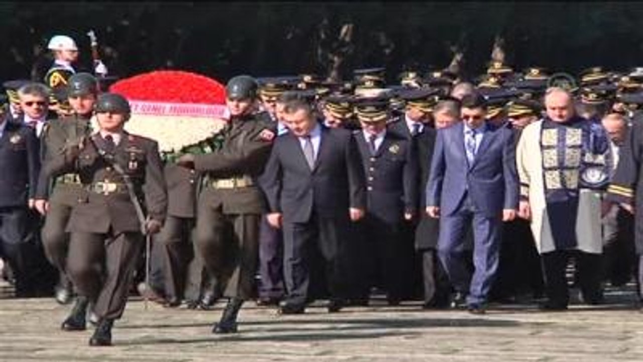 Emniyet Genel Müdürü Lekesiz Anıtkabir'de