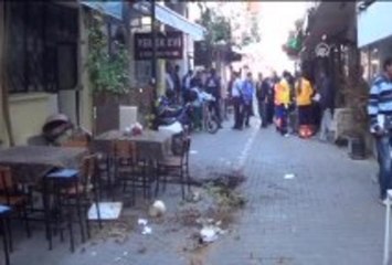 Sinir krizi geçirdi evde ne varsa balkondan aşağıya attı