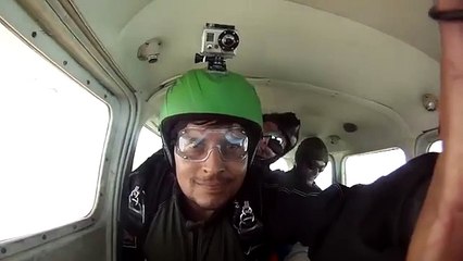 Deux parachutistes sauvés par l'ouverture automatique