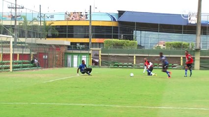 Download Video: Nova opção de Joel brilha e marca duas vezes no treino do Vasco