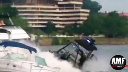 [+18 ~ Sexy Funny Girl]Cops boat going crazy