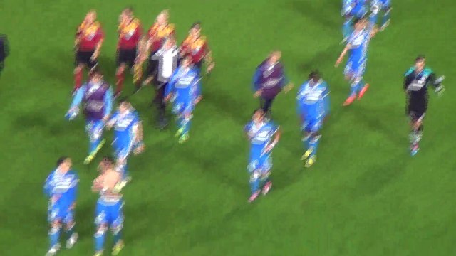 Χειροκρότημα στους παίκτες του Απόλλωνα μετά το τέλος του αγώνα