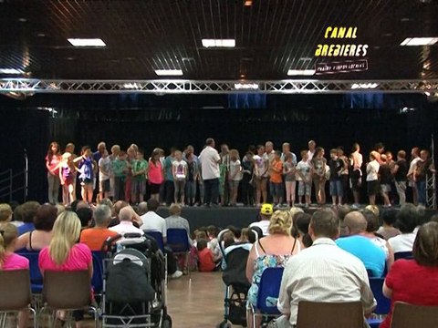 Remise des dictionnaires aux élèves