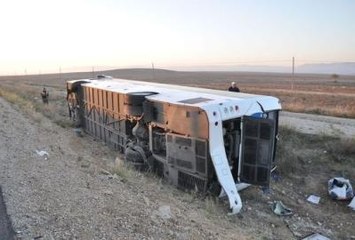 Afyonkarahisar'da Yolcu Otobüsü Devrildi: 33 Yaralı