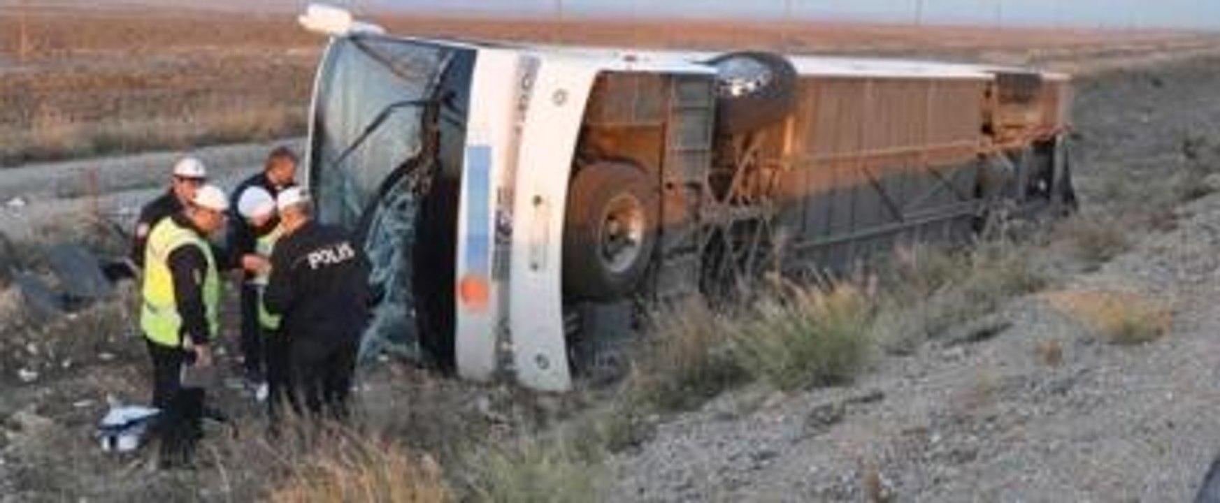 Afyonkarahisar'da Yolcu Otobüsü Şarampole Devrildi: 36 Yaralı