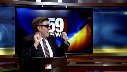 Un journaliste danse en direct sur du RAP!