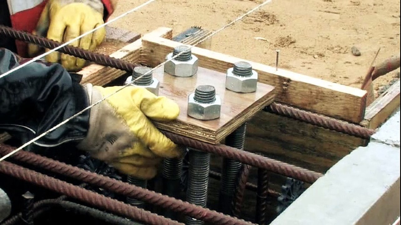 Montage de bâtiment en charpente métallique Astron