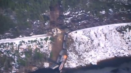 Canada : le déraillement d'un train vu du ciel