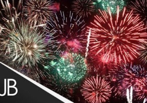 Spectacular Fireworks Light Up Bonfire Night