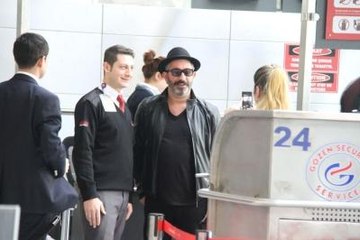 Cem Yılmaz 400 Euro Değerindeki Ayakkabısıyla Hava Attı