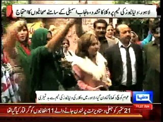 Download Video: Dunya News - Lahore: PML-N lawyers manhandle Dunya News team in session court premises