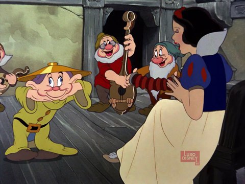 Snow White and the Seven Dwarfs | The Silly Song [EU Portuguese]