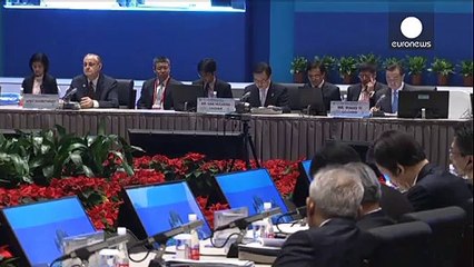 China soothes strains with Japan as APEC summit begins