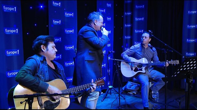 Les Simple Minds reprennent Riders on the storm de The Doors en live