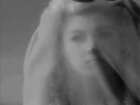 Keklik Gibi Kanadımı Süzmedim - Zeki Müren (Nebahat Çehre)