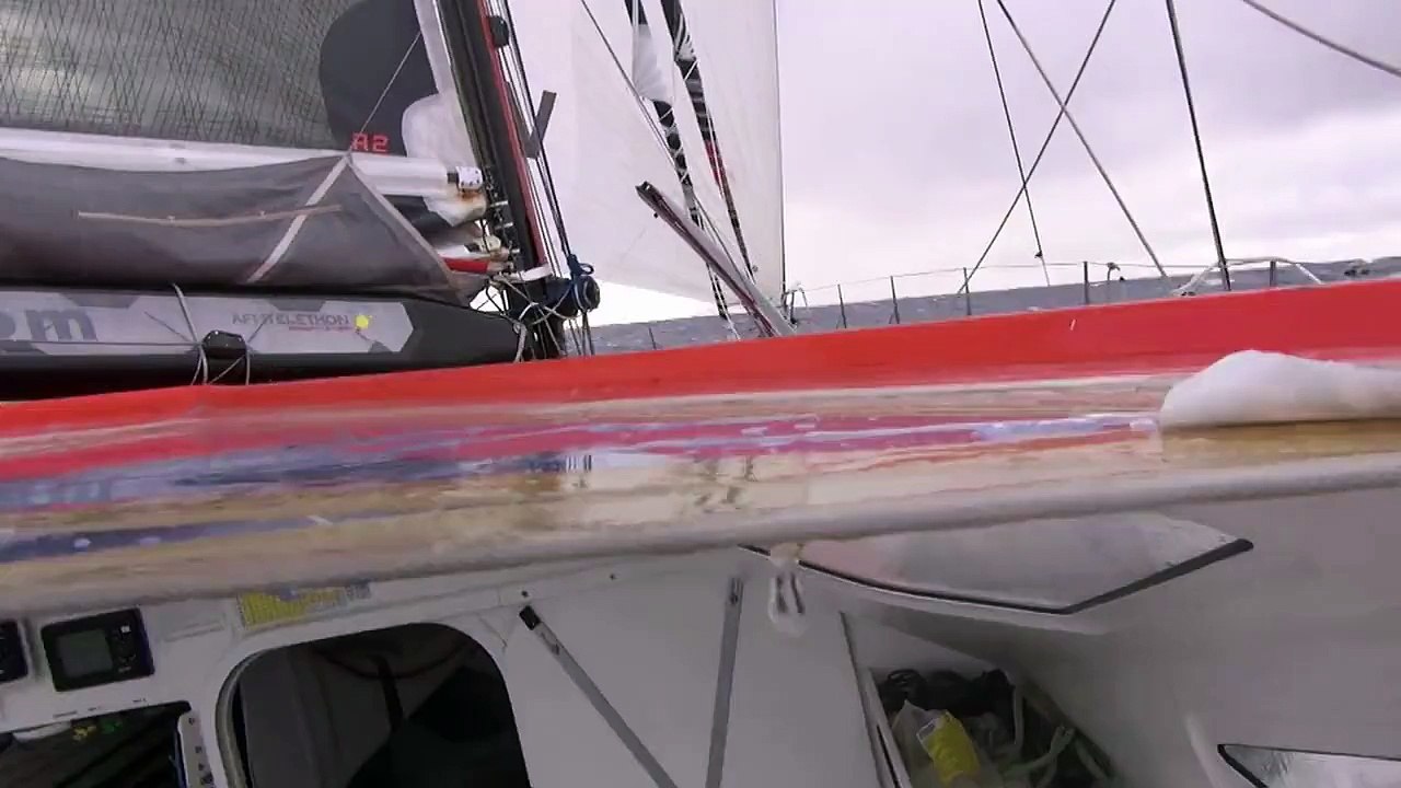 30 noeuds de vents sous spi sur Safran !