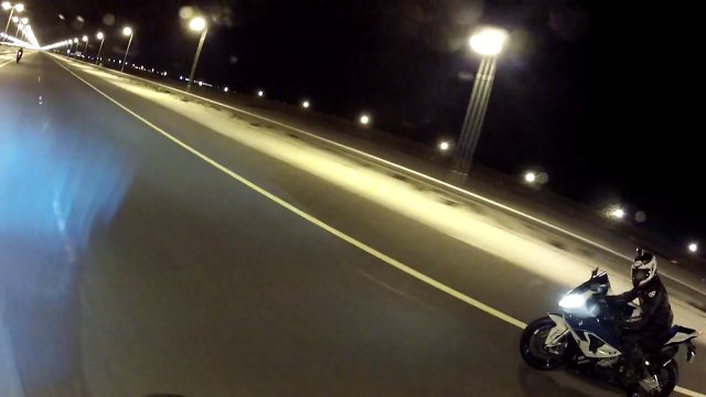 BMW S1000RR vs BMW S1000RR HP4 - Kısa Yarış - Araba Tutkum