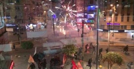 Kadıköy'de Göstericilere Polis Müdahalesi