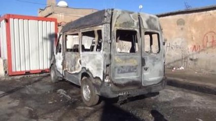 Cizre'de Molotofkokteyli Atılan Araç Yandı