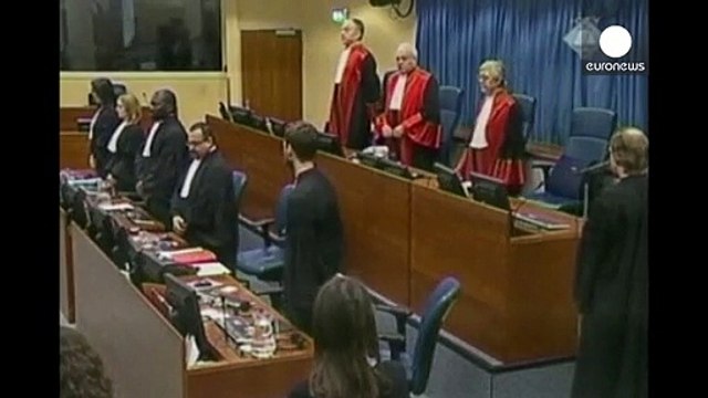 Воислава Шешеля отпускают в Сербию лечиться от рака