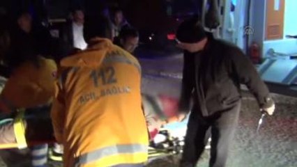 Yük Treni Otomobile Çarptı: 2 Yaralı