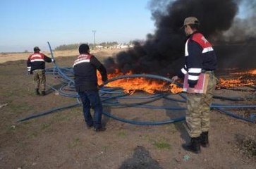 Suriye Sınırındaki Mahalleye Kaçak Akaryakıt Baskını