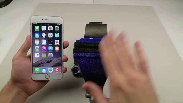 iPhone 6 Plus Extreme Bend Test