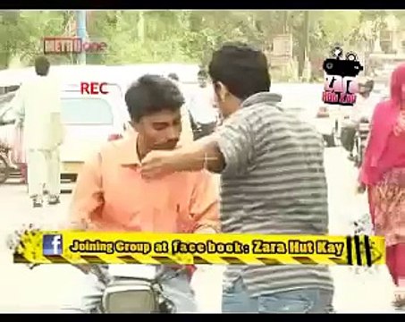 Zara Hut Kay Lift lena Funny Pakistani Clips New Videos 2013 Totay jokes punjabi urdu