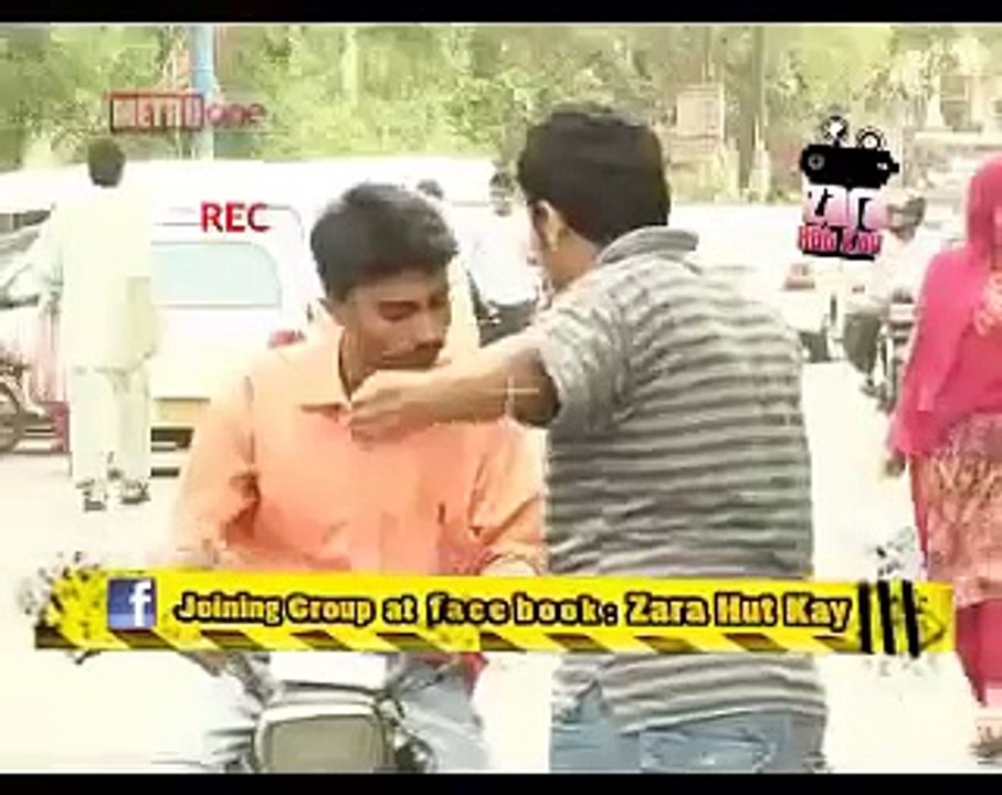 Zara Hut Kay Lift lena Funny Pakistani Clips New Videos 2013 Totay jokes punjabi urdu