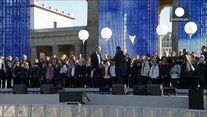 Горбачев в Берлине: "мир стоит на грани новой "холодной войны"