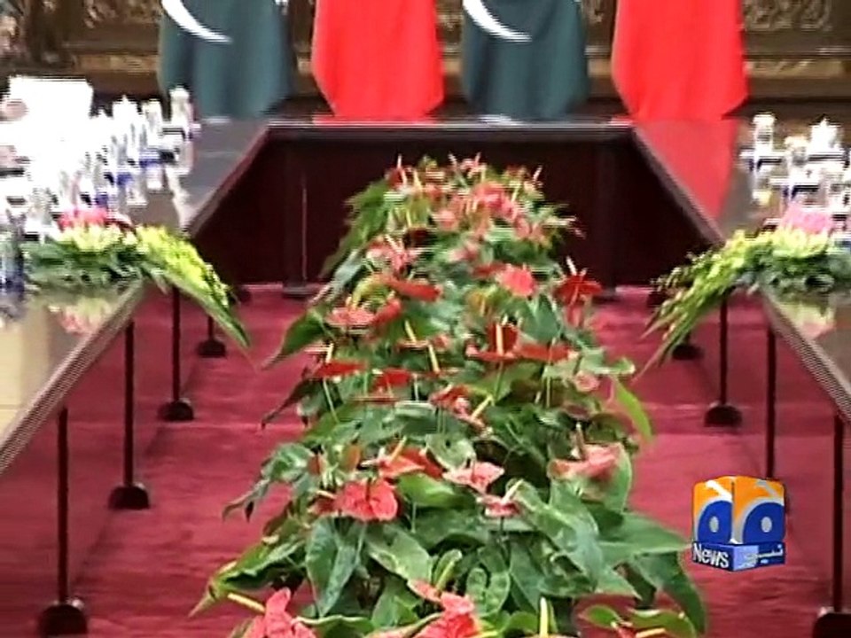 Imran Khan objects to PMs Entourage-09 Nov 2014