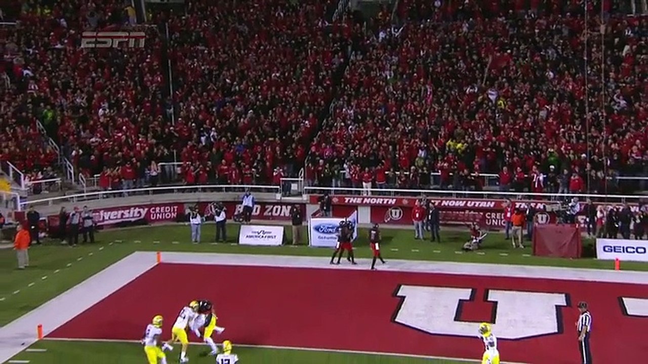 Kaelin Clay célèbre son touchdown un peu tôt