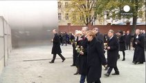 Merkel homenageia vítimas do comunismo durante comemorações da queda do muro de Berlim