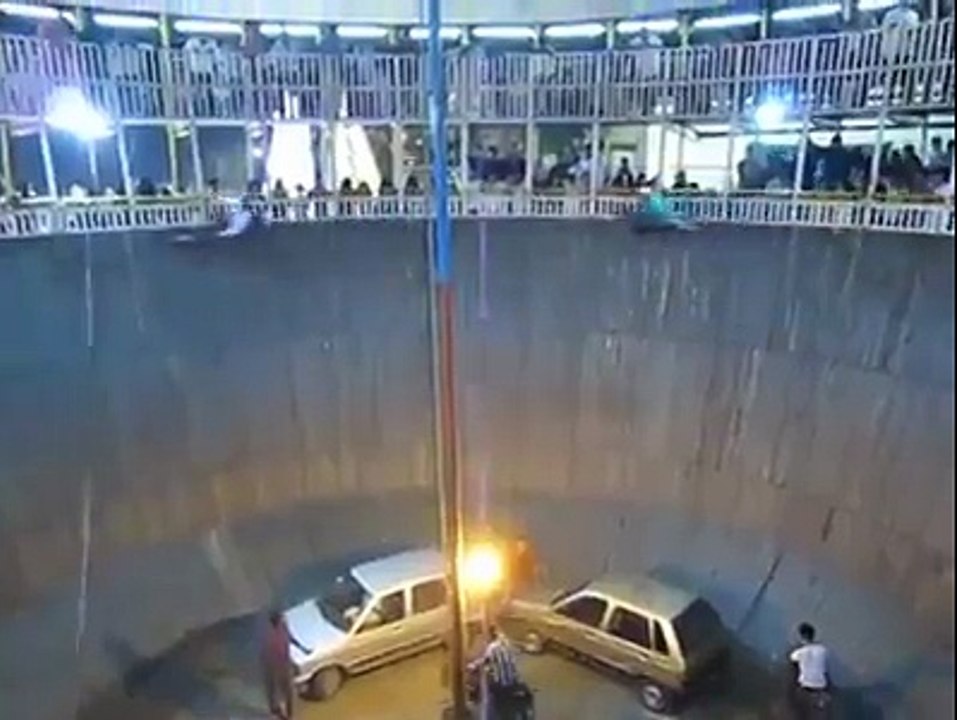 death race in circus