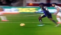 Quand Yaya Touré dégomme une petite fille