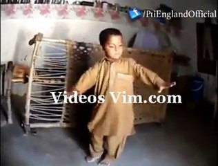 Baldistani Child Doing Beautiful Dance On Banega Naya Pakistan - videosvim.com