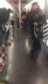 Grosse baston Femmes vs Hommes dans le métro de New York
