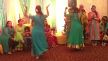 Pakistani Wedding || Beautiful Girls Dance || Pyaar Ki Pehli Nazar || HD ✔