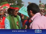 Girl proposes Imran Khan at Rahim Yar Khan Rally
