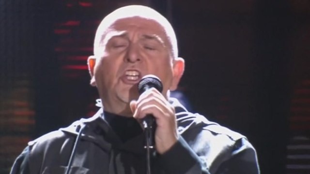 Peter Gabriel sings Heroes at Berlin Wall ceremony